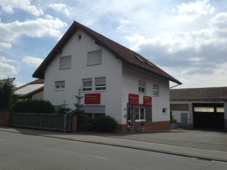 Öffnungszeiten: Montag - Freitag: 8:30 - 12:30 und 14:00 - 18:30 Samstag: 10:00 - 13:00 Öffnungszeiten: Montag - Freitag: 9:00 - 13:00